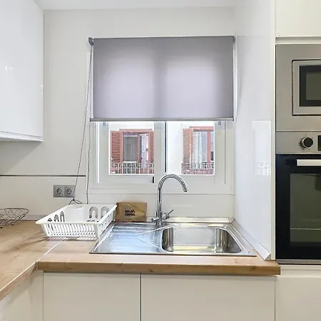 아파트 Modern By South Costa *